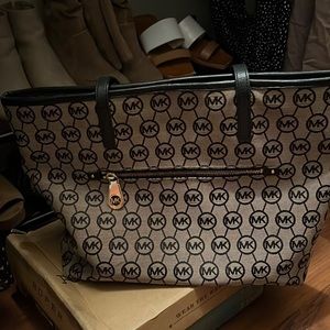 MK tote